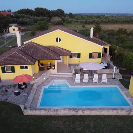 Villa Ana With Pool, Large Garden, Near Zadar
