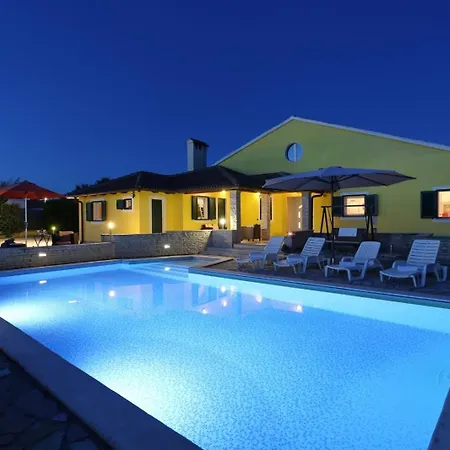 Ana With Pool, Large Garden, Near Villa *