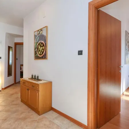 Villa Ana With Pool, Large Garden, Near Zadar